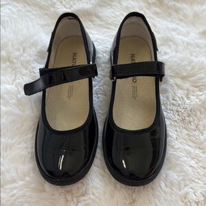 Pavia NATURINO Black Patent Leather Mary Jane’s Shoes my daughter wore once